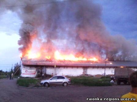Тополиный пух, «ОблПрод», пожар (фото). Огнем уничтожены запасы продовольствия в пермском райцентре Куеда