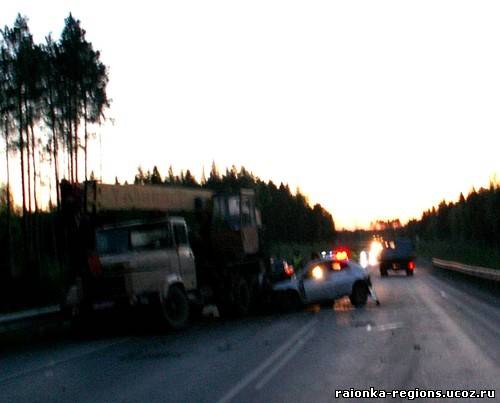 На подъезде к Перми столкнулись друг с другом ВАЗ, Chevrolet и КрАЗ, один человек пострадал очень сильно